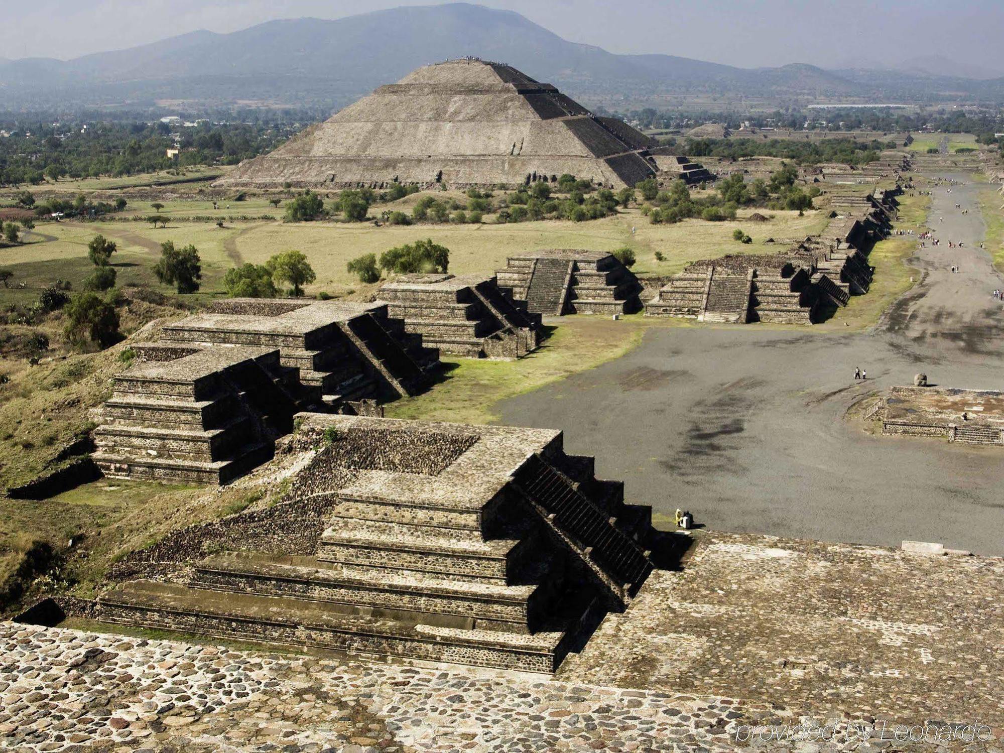 ホテル ノボテル メキシコシティ サンタフェ エクステリア 写真